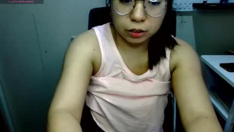 Snapshot of introvertshytype_2011 chatting on January 13, 12:41 am Introvertshytype 2011 online show from January 13, 12:41 am