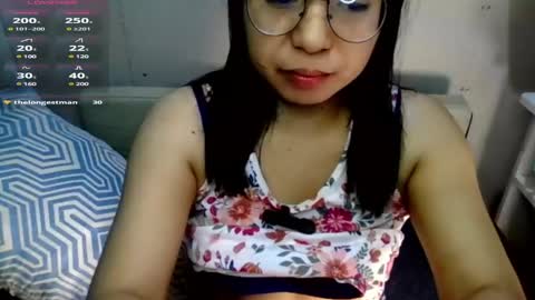 Snapshot of introvertshytype_2011 chatting on February 12, 12:27 am Introvertshytype 2011 online show from February 12, 12:27 am