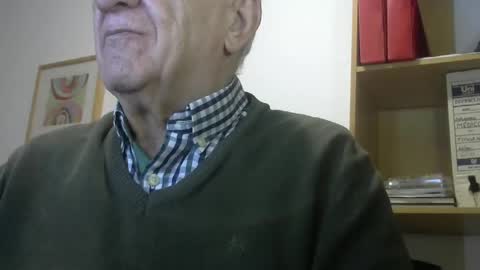 Snapshot of investigator310 chatting on December 21, 11:02 pm investigator310 online show from December 21, 11:02 pm