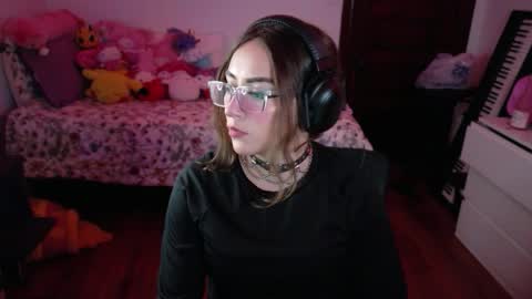 Snapshot of invisibledollx chatting on June 5, 3:35 am invisibledollx online show from June 5, 3:35 am