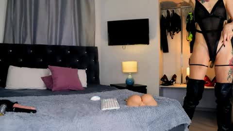 inviting_tina online show from May 2, 5:12 am
