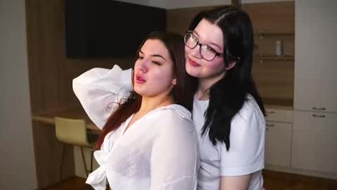 Snapshot of ionatotzke chatting on December 18, 5:19 pm Alex glasses Emily online show from December 18, 5:19 pm