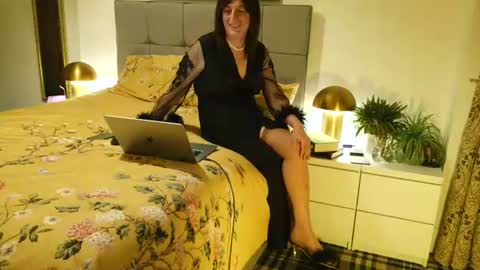 Snapshot of ireneadlerxd chatting on July 17, 11:31 pm Irena Adler online show from July 17, 11:31 pm