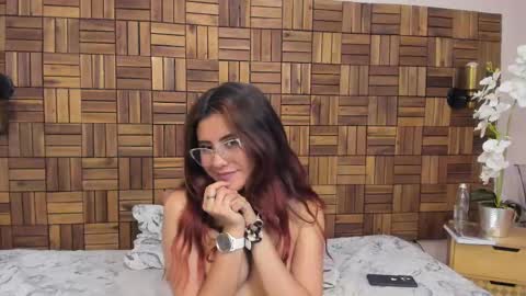 Snapshot of iriis_rosse chatting on January 9, 2:22 am Iris Rosse online show from January 9, 2:22 am