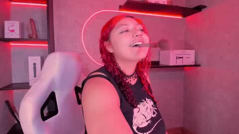 Snapshot of iriisfeitan chatting on November 19, 9:53 am iriisfeitan online show from November 19, 9:53 am