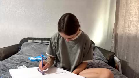 Evie online show from October 4, 9:07 am