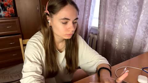 Evie online show from October 17, 9:12 am