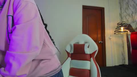 iris_77 online show from December 2, 12:43 pm