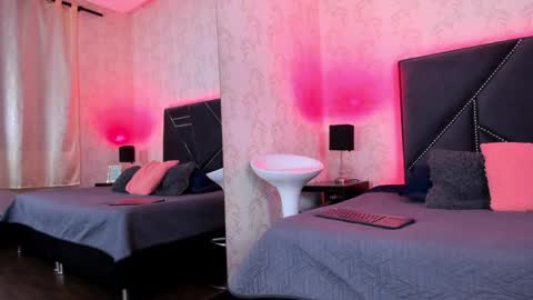 Queen Iris online show from December 19, 2:02 pm