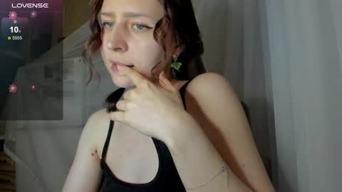 Snapshot of iris_crispy chatting on June 18, 8:46 pm Iris online show from June 18, 8:46 pm