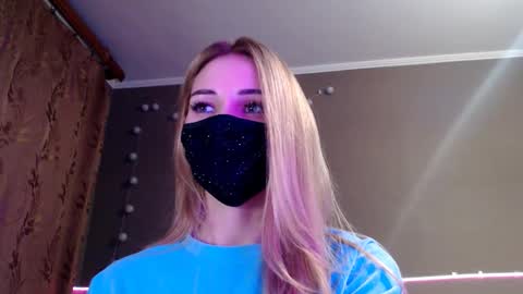 Lily online show from December 5, 6:15 pm