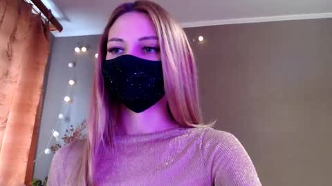 Lily online show from March 19, 2:43 pm
