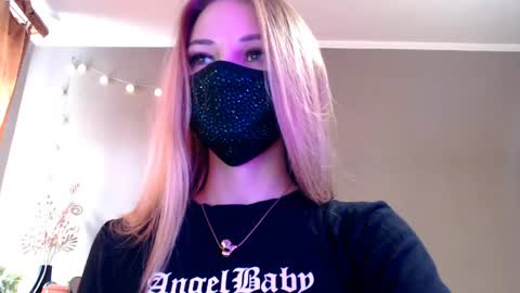 Lily online show from April 24, 12:40 pm