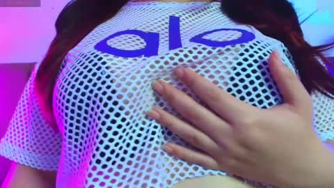 Snapshot of iris_roses chatting on May 6, 8:25 pm iris_roses online show from May 6, 8:25 pm