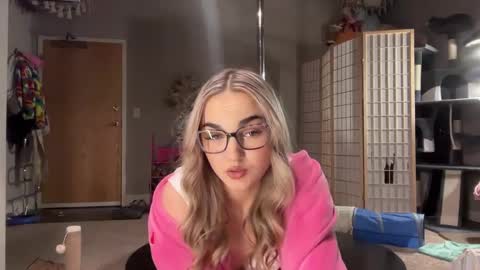 Snapshot of iris_world chatting on March 8, 2:34 am iris online show from March 8, 2:34 am