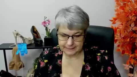 Snapshot of iris_xdesire chatting on December 3, 7:21 am I R I S online show from December 3, 7:21 am