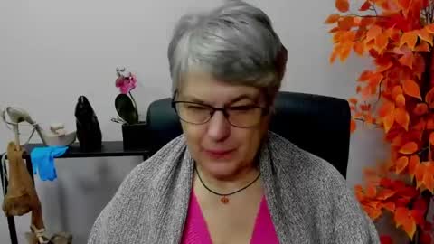 Snapshot of iris_xdesire chatting on December 6, 7:21 am I R I S online show from December 6, 7:21 am