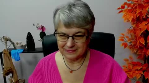 Snapshot of iris_xdesire chatting on December 6, 11:00 am I R I S online show from December 6, 11:00 am