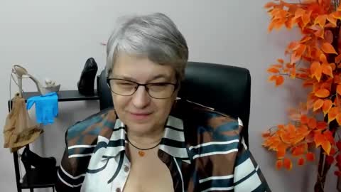 Snapshot of iris_xdesire chatting on December 11, 2:00 pm I R I S online show from December 11, 2:00 pm