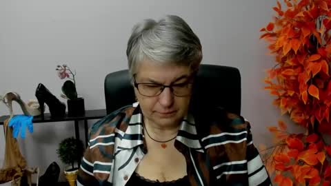 Snapshot of iris_xdesire chatting on December 12, 7:19 am I R I S online show from December 12, 7:19 am