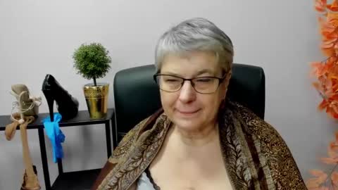 Snapshot of iris_xdesire chatting on January 2, 1:40 pm I R I S online show from January 2, 1:40 pm