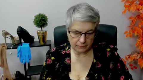Snapshot of iris_xdesire chatting on January 8, 10:59 am I R I S online show from January 8, 10:59 am
