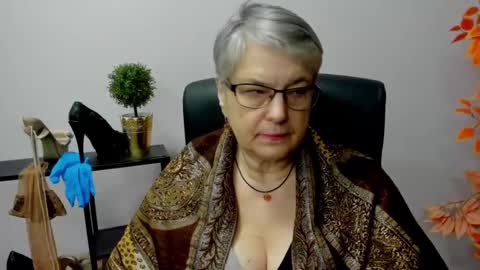 Snapshot of iris_xdesire chatting on January 10, 10:50 am I R I S online show from January 10, 10:50 am