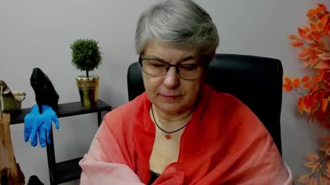 Snapshot of iris_xdesire chatting on February 10, 7:15 am I R I S online show from February 10, 7:15 am