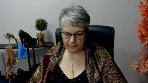 Snapshot of iris_xdesire chatting on February 21, 1:33 pm I R I S online show from February 21, 1:33 pm