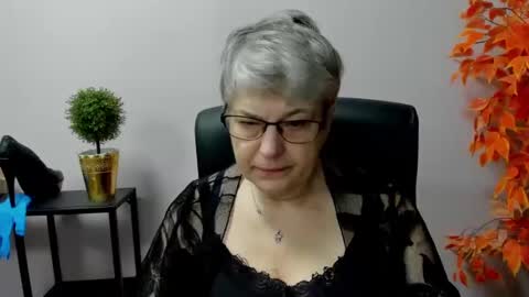 Snapshot of iris_xdesire chatting on March 10, 7:21 am I R I S online show from March 10, 7:21 am