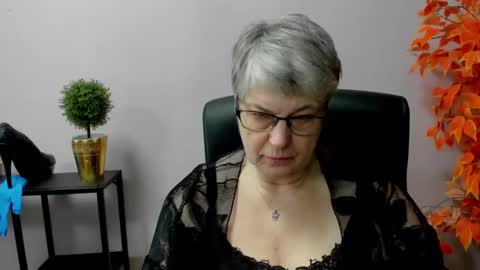 Snapshot of iris_xdesire chatting on March 10, 10:48 am I R I S online show from March 10, 10:48 am