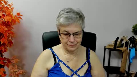 Snapshot of iris_xdesire chatting on October 21, 6:14 am I R I S online show from October 21, 6:14 am