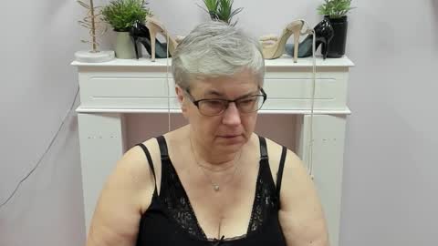 Snapshot of iris_xdesire chatting on December 15, 7:12 am I R I S online show from December 15, 7:12 am