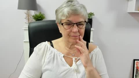 I R I S online show from June 18, 9:14 am
