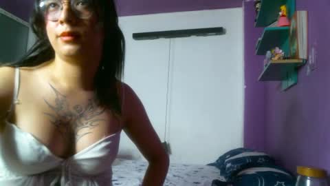 Snapshot of irisbell_ chatting on December 27, 2:25 am Camilla online show from December 27, 2:25 am