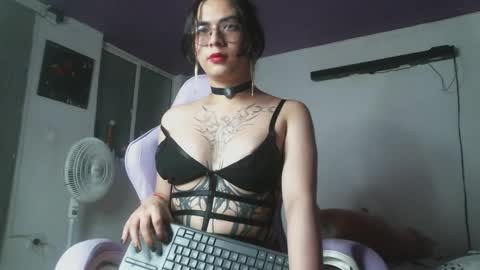 Snapshot of irisbell_ chatting on January 27, 11:22 pm Camilla online show from January 27, 11:22 pm