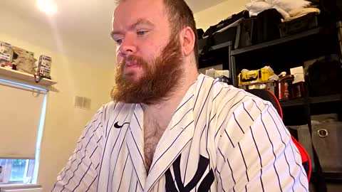 Snapshot of irishdaddy24 chatting on December 14, 10:09 am twitter theirishman205 online show from December 14, 10:09 am