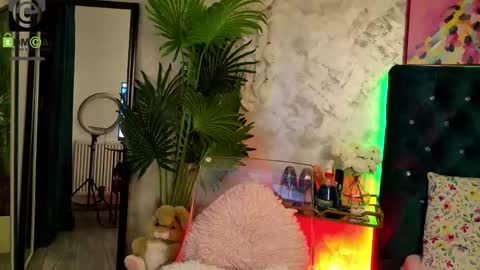 Iris online show from May 8, 8:14 pm