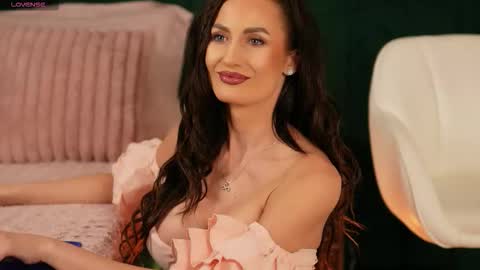 Snapshot of irisnightshade chatting on October 17, 12:01 am Maria online show from October 17, 12:01 am