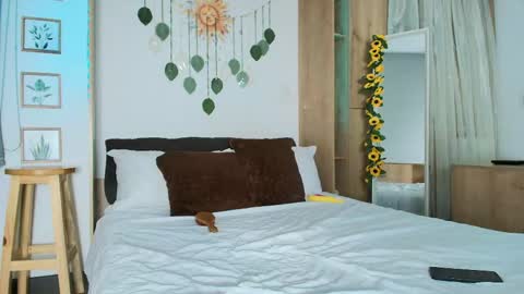Iris Rosse online show from May 7, 3:01 am