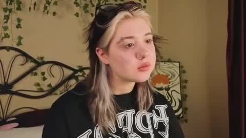 Snapshot of irissocute chatting on October 29, 7:54 am I am Cutie Iris3 online show from October 29, 7:54 am