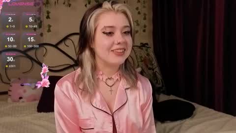 Snapshot of irissocute chatting on November 10, 7:40 am I am Cutie Iris3 online show from November 10, 7:40 am