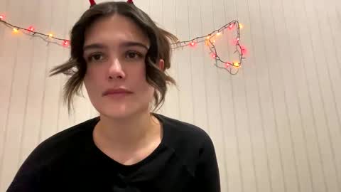 Snapshot of irisss31 chatting on December 24, 5:02 pm irisss31 online show from December 24, 5:02 pm