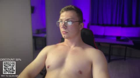 Snapshot of iron__chapman chatting on November 6, 6:53 pm Iron online show from November 6, 6:53 pm