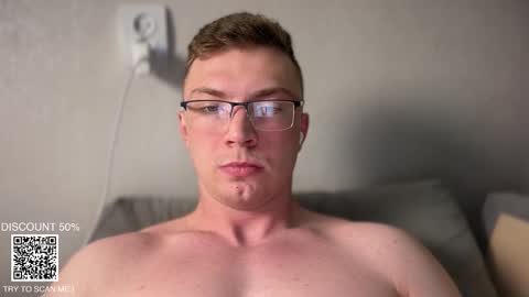 Snapshot of iron__chapman chatting on November 23, 11:59 pm Iron online show from November 23, 11:59 pm