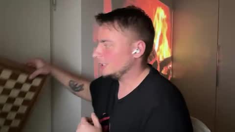 Snapshot of iron_man_13 chatting on December 16, 2:16 am Ironman online show from December 16, 2:16 am