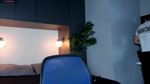 Iron Tous online show from March 1, 9:06 pm