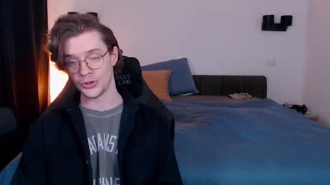 Sam online show from March 4, 7:53 pm