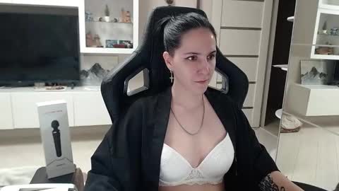 Irwi Tomboy online show from December 15, 11:31 pm