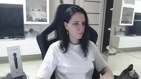 Irwi Tomboy online show from December 25, 1:30 pm